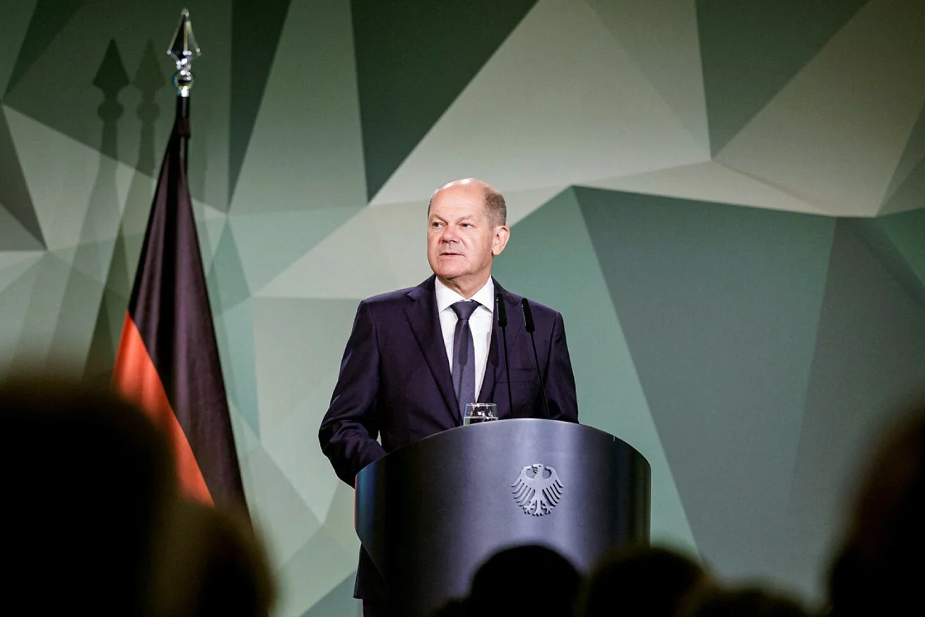 "Der Spiegel" ujawnia, że de facto tylko Niemcy są w pełni gotowi do uzbrojenia Ukrainy w czołgi Leopard. Kanclerz Niemiec Olaf Scholz na konferencji Bundeswehr.