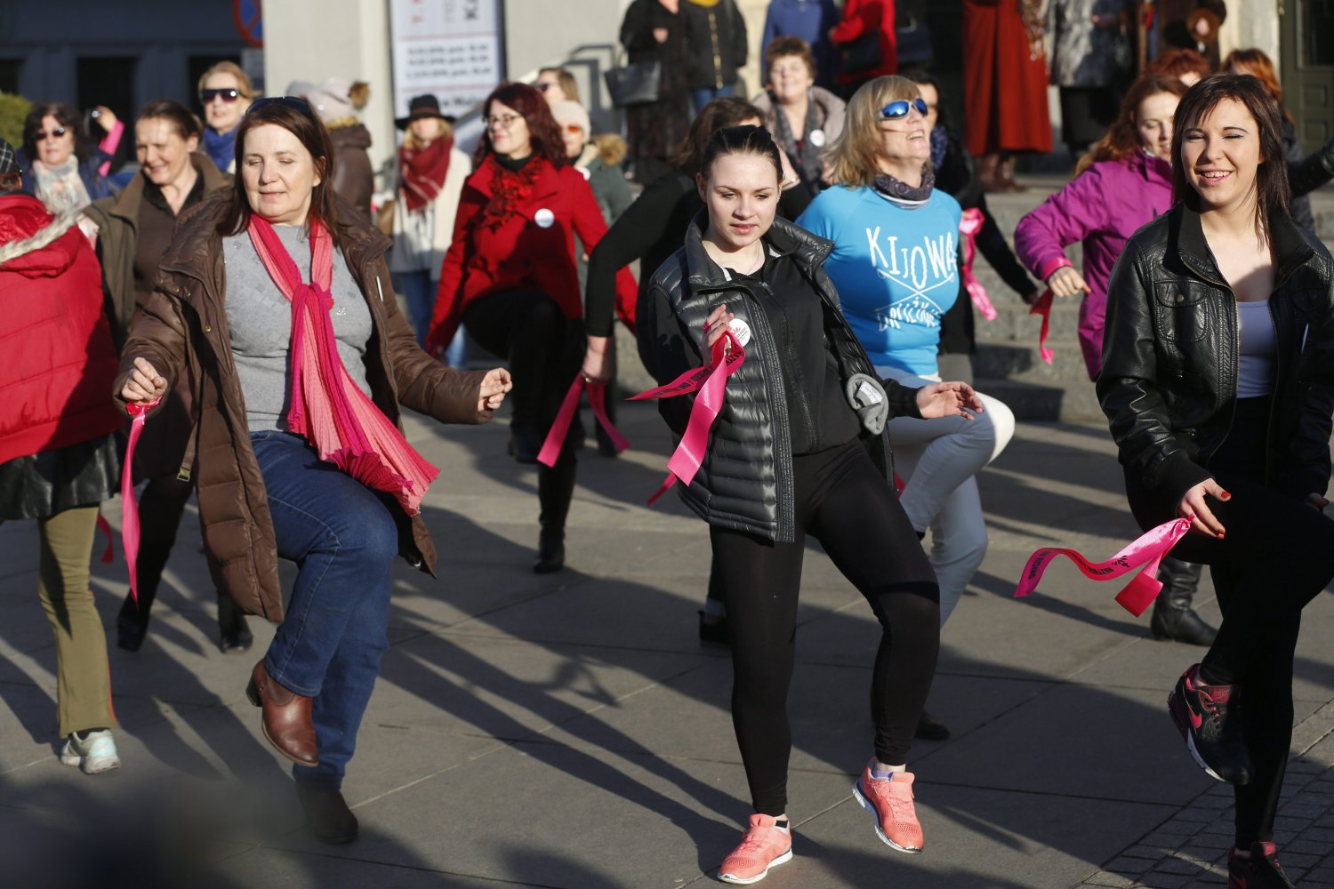 Kobiety tańczą na całym świecie w Walentynki, by uświadamiać społeczeństwo o skali molestowania.