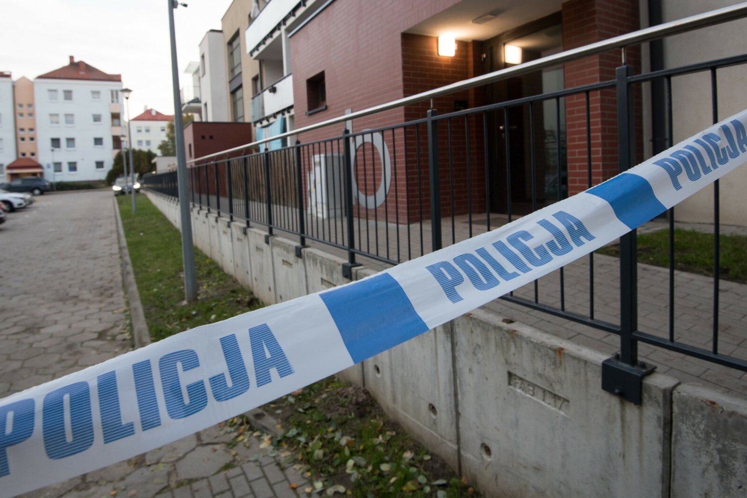 Kołobrzeg. Dwoje ciężko rannych ludzi, wypadali z okna.