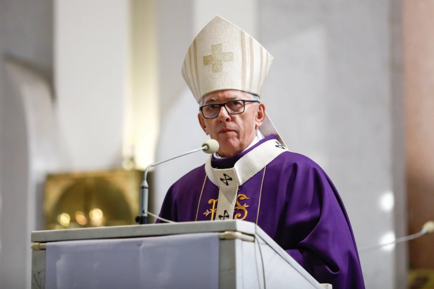 Arcybiskup Wiktor Skworc złożył rezygnację.