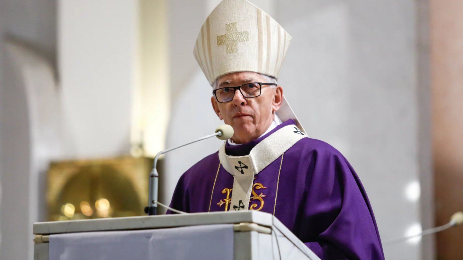 Arcybiskup Wiktor Skworc złożył rezygnację.