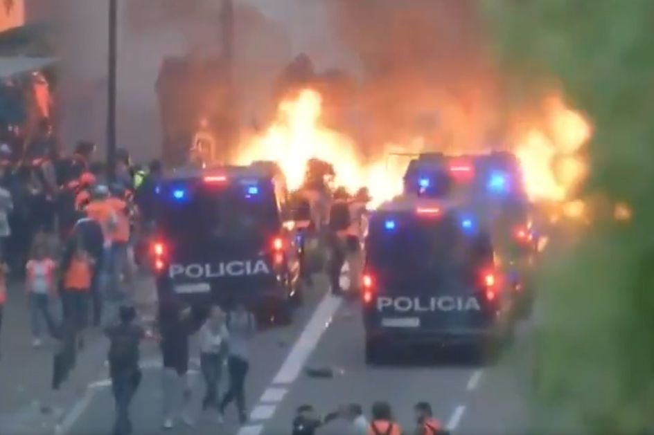 Protesty w Barcelonie trwają już niemal tydzień. Sytuacja na ulicach zaostrza się