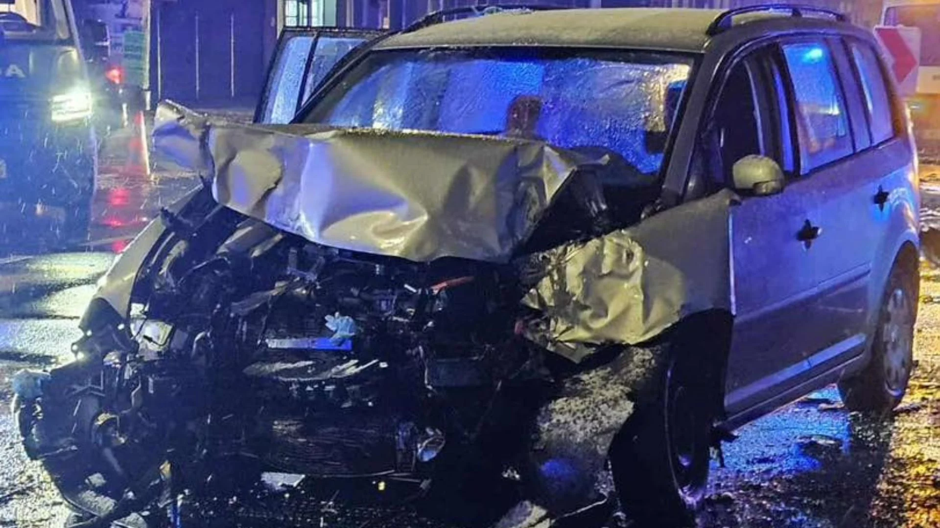 wypadek i człowiek w bagażniku wypadek we Wrocławiu