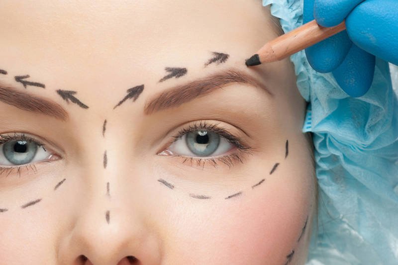 Kiedy sinych podkówek nie jest w stanie zatuszować nawet bardzo dobry korektor, należy zadziałać na problem głębiej