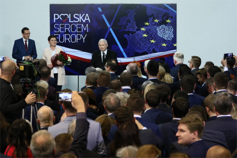 Politycy PiS byli zadowoleni z wyniku wyborów i nie mogli w niego uwierzyć.