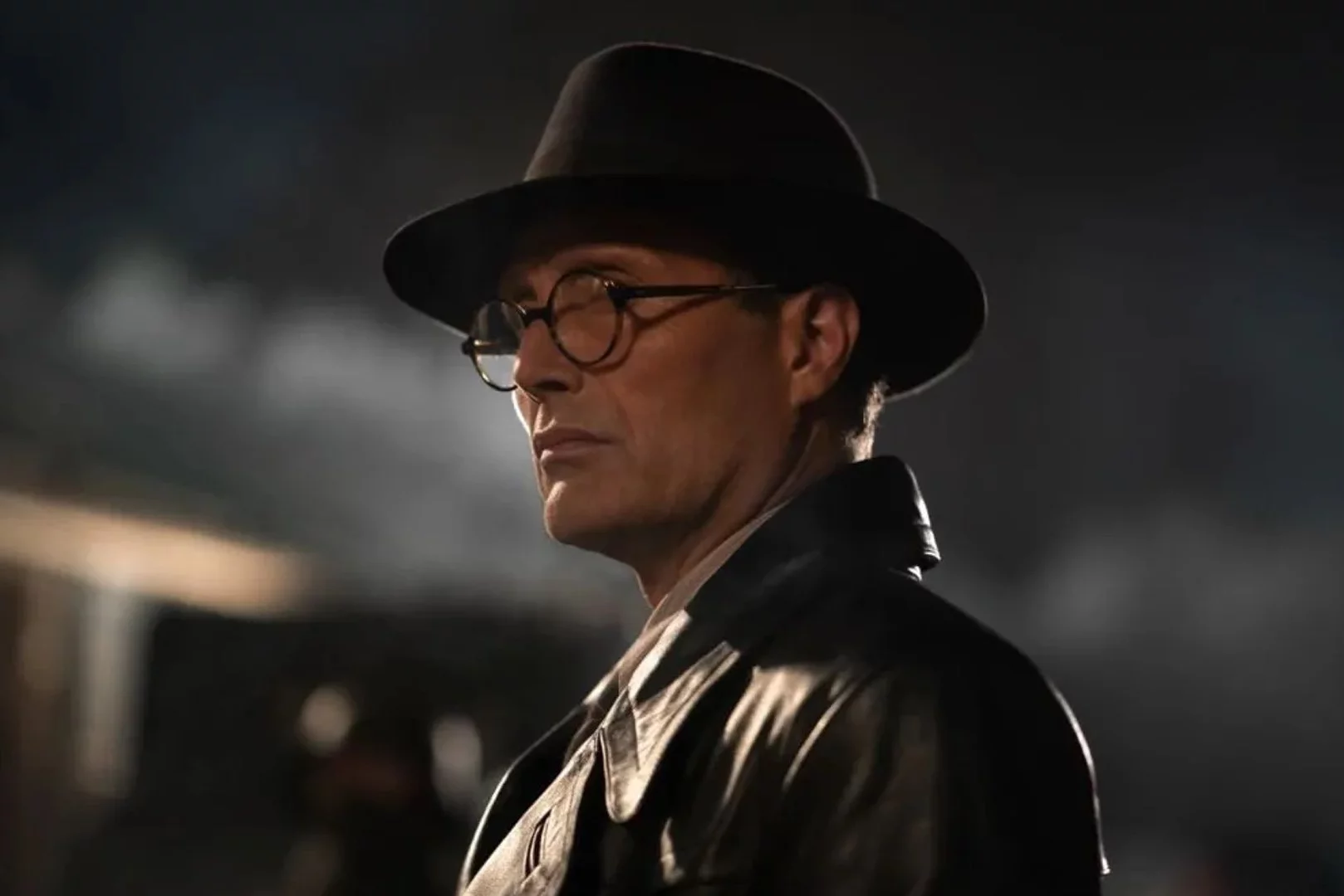 Mads Mikkelsen w filmie "Indiana Jones i Artefakt Przeznaczenia".