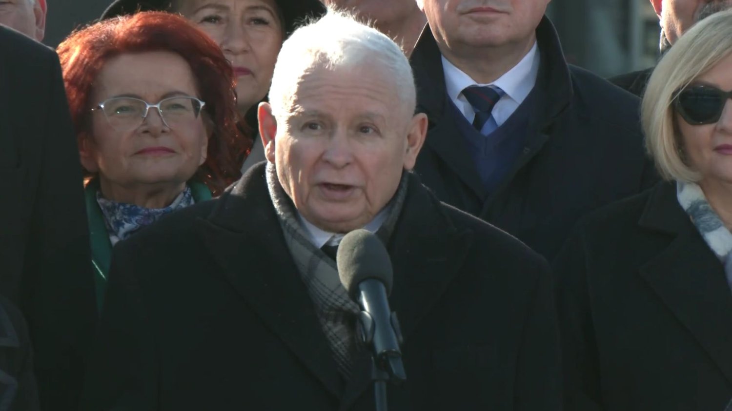 Miesięcznica smoleńska znów z awanturą. Kaczyński musiał być poirytowany Jarosław Kaczyński podczas miesięcznicy smoleńskiej