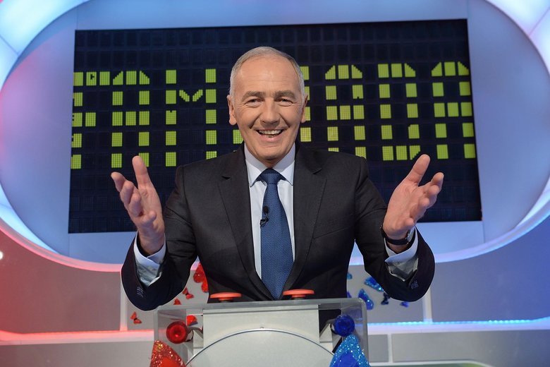 Co dalej z "Familiadą" w TVP2? To pytanie pada, bowiem Karol Stasburger wystąpi w programie Polsatu.