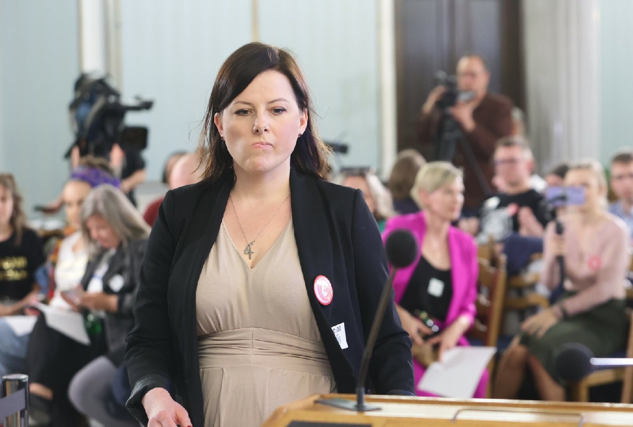 Kaja Godek do reporterki PAP w Sejmie: "Brzydzę się, mam odruch wymiotny".