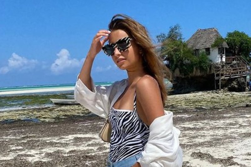 Julia Wieniawa pokazała zdjęcie z wakacji. A na nim jej pośladki... całe w piasku.