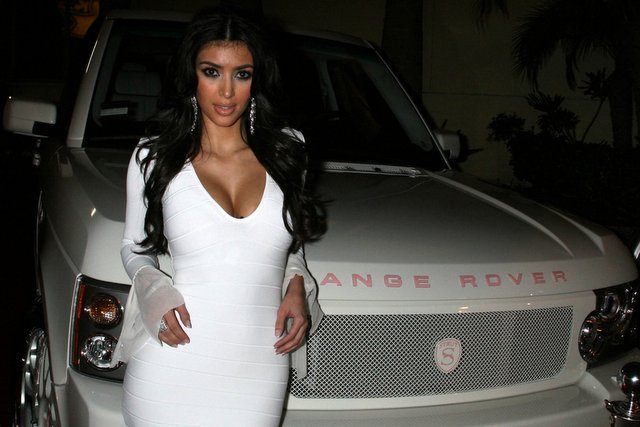 Mówi się, że Kim Kardashian zarabia na skandalach, tak naprawdę mogła zaistnieć dzięki 100 mln dolarów majątku ojca