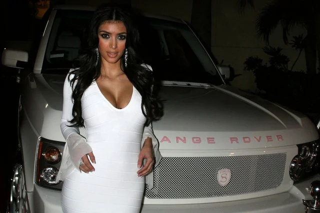 Mówi się, że Kim Kardashian zarabia na skandalach, tak naprawdę mogła zaistnieć dzięki 100 mln dolarów majątku ojca