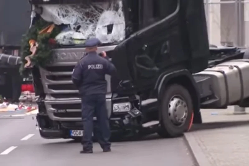Potwierdza się nowa wersja wydarzeń w Berlinie. To komputer pokładowy zatrzymał ciężarówkę