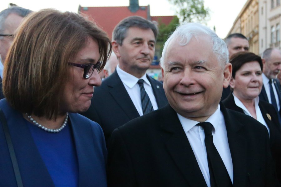 Słowa Jarosława Kaczyńskiego o zakazie łączenia wysokich pensji w spółkach skarbu państwa z kandydowaniem w wyborach samorządowych, wywołały ferment w partii.