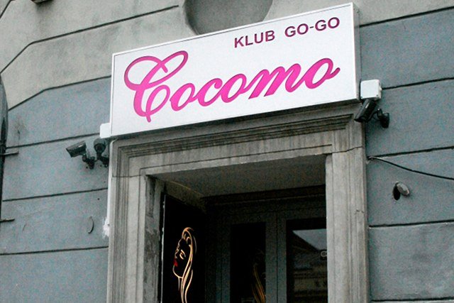 Ulokowanie klubu go-go przy Krakowskim Przedmieściu budzi wiele kontrowersji