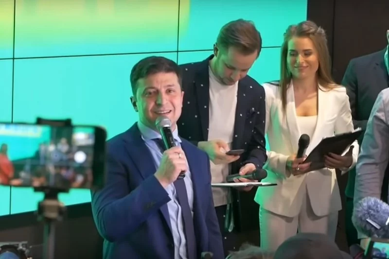 Zełenski został zaprzysiężony na prezydenta Ukrainy w poniedziałek.