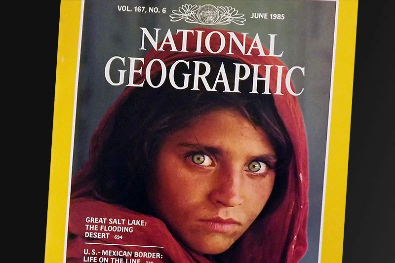 Zdjęcie McCurry'ego stanowi okładkę jednego z najbardziej kultowych numerów magazynu "National Geographic".