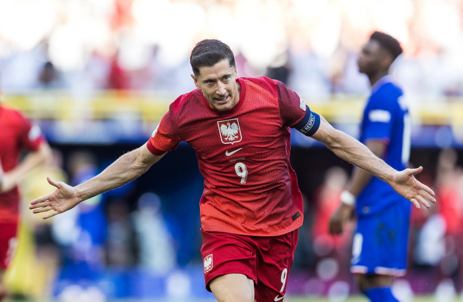 Robert Lewandowski dwa razy podchodził do rzutu karnego. Za drugim razem pokonał bramkarza Francji!