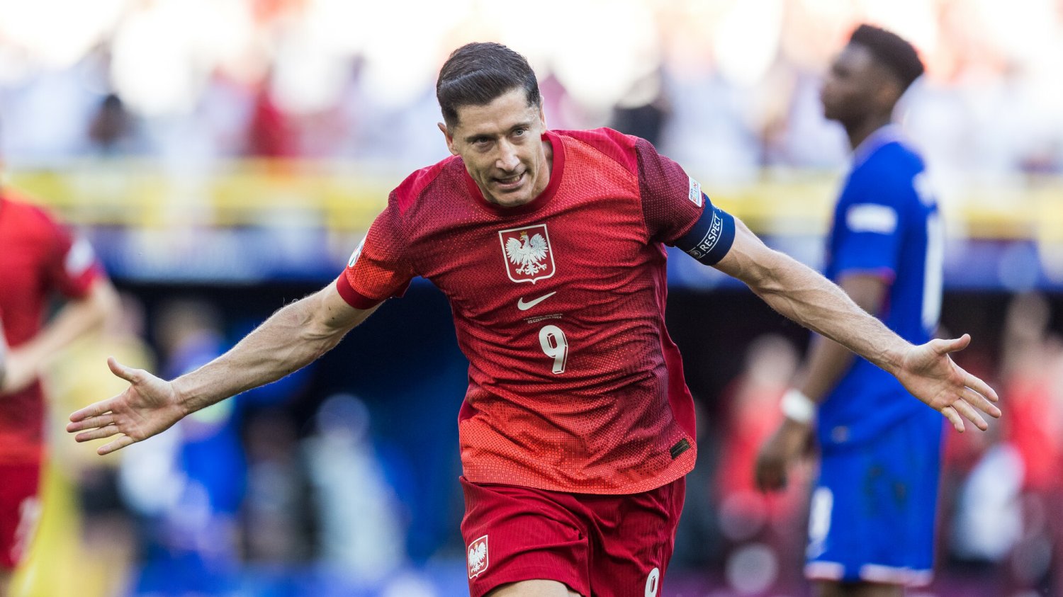 Robert Lewandowski dwa razy podchodził do rzutu karnego. Za drugim razem pokonał bramkarza Francji!