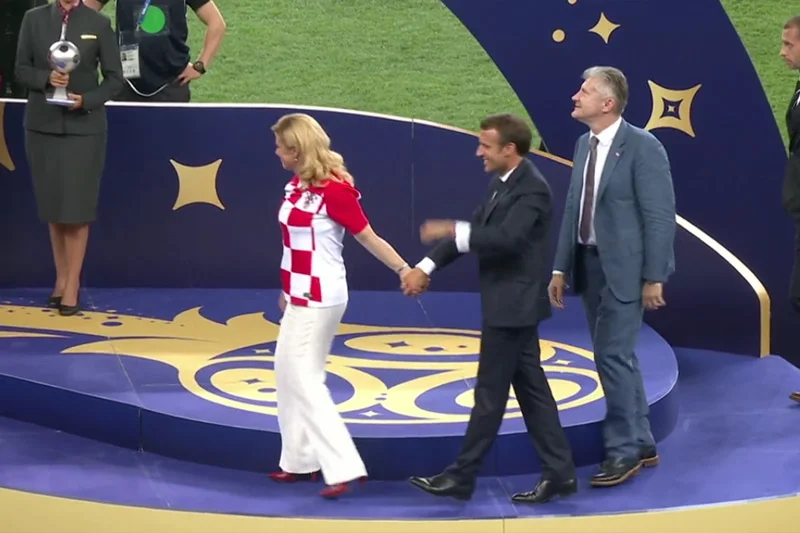 Zadowoleni Grabar-Kitarović i Macron.