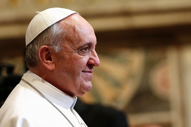 Czy papież Franciszek wymyka się w nocy z Watykanu?