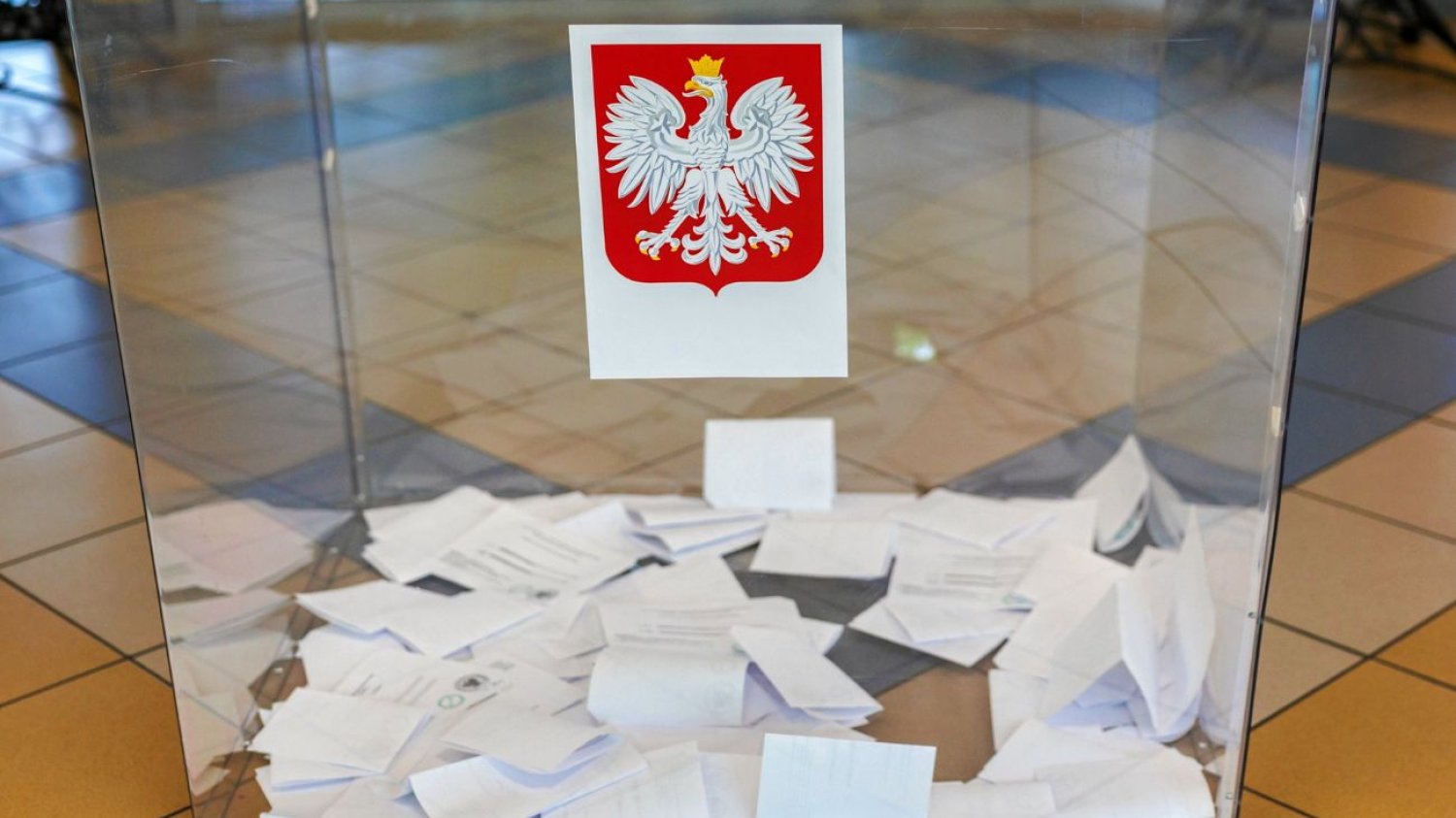 Frekwencja wyborcza w II turze. Pojawiły się pierwsze dane na godzinę 17:00. Co mówi frekwencja wyborcza w II turze na godzinę 17? Tak głosuje Polska.