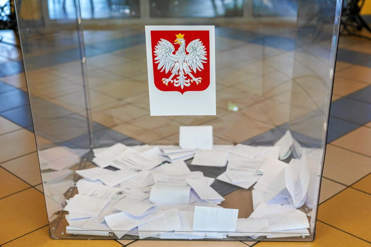 Frekwencja wyborcza w II turze. Pojawiły się pierwsze dane na godzinę 17:00. Co mówi frekwencja wyborcza w II turze na godzinę 17? Tak głosuje Polska.