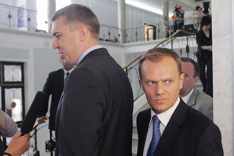 "Newsweek" ujawnia, że pełnomocnikiem wzywanego przez polską prokuraturę szefa RE Donalda Tuska będzie Roman Giertych.