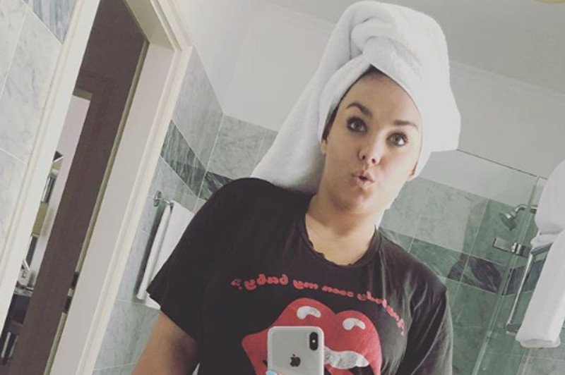 Piosenkarka Ewa Farna zamieściła na Instagramie relację z wizyty u fryzjera. Pożartowała przy tym z dziennikarzy.