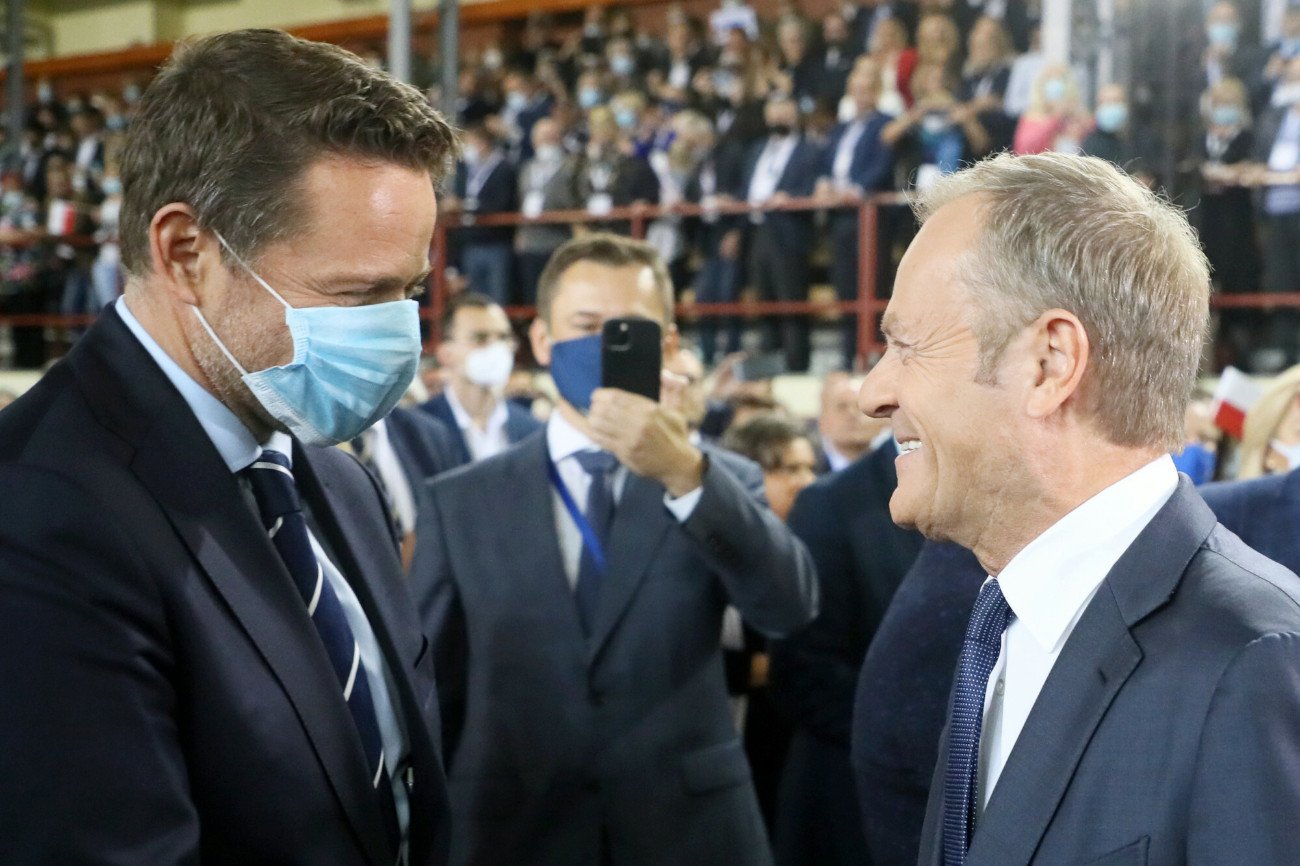 Trzaskowski liderem rankingu zaufania IBRIS. Tusk z dużym wzrostem zaufania.