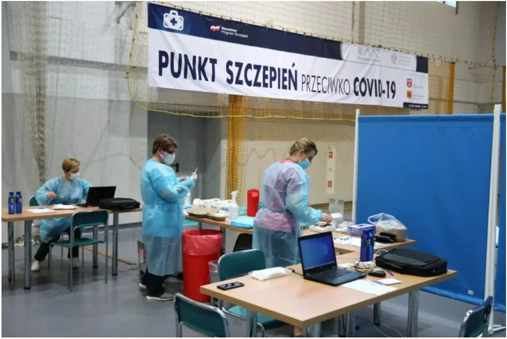 Rząd wprowadził spore udogodnienie w codziennym raporcie szczepień, które mają pomóc w znalezieniu terminu na szczepienie przeciw COVID-19.