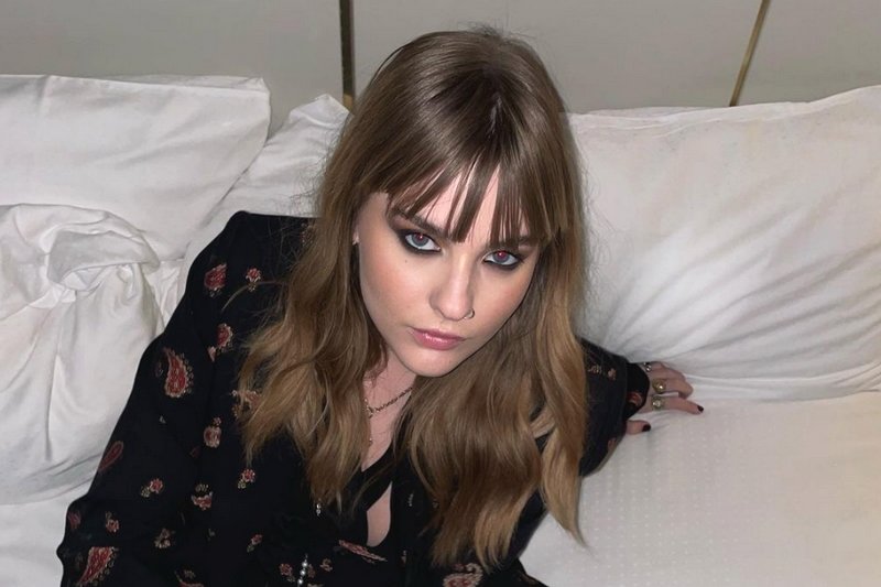 Victoria De Angelis jest basistką w zespole Måneskin.