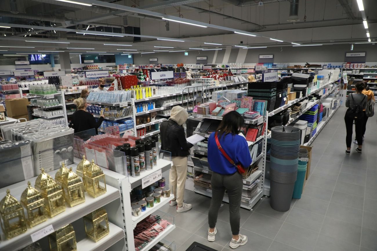 Świetne okazje przed świętami w Action. Na promocji dekoracje i zabawki.