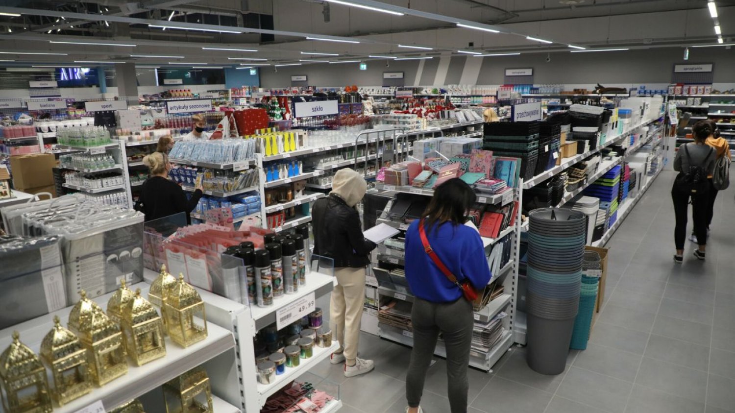 W Action teraz taniej kupisz dekoracje i prezenty na święta. Wleciały nowe promocje tygodnia. Świetne okazje przed świętami w Action. Na promocji dekoracje i zabawki.