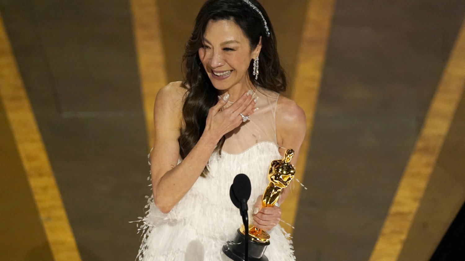Oscary 2023: Michelle Yeoh najlepszą aktorka Michelle Yeoh z Oscarem