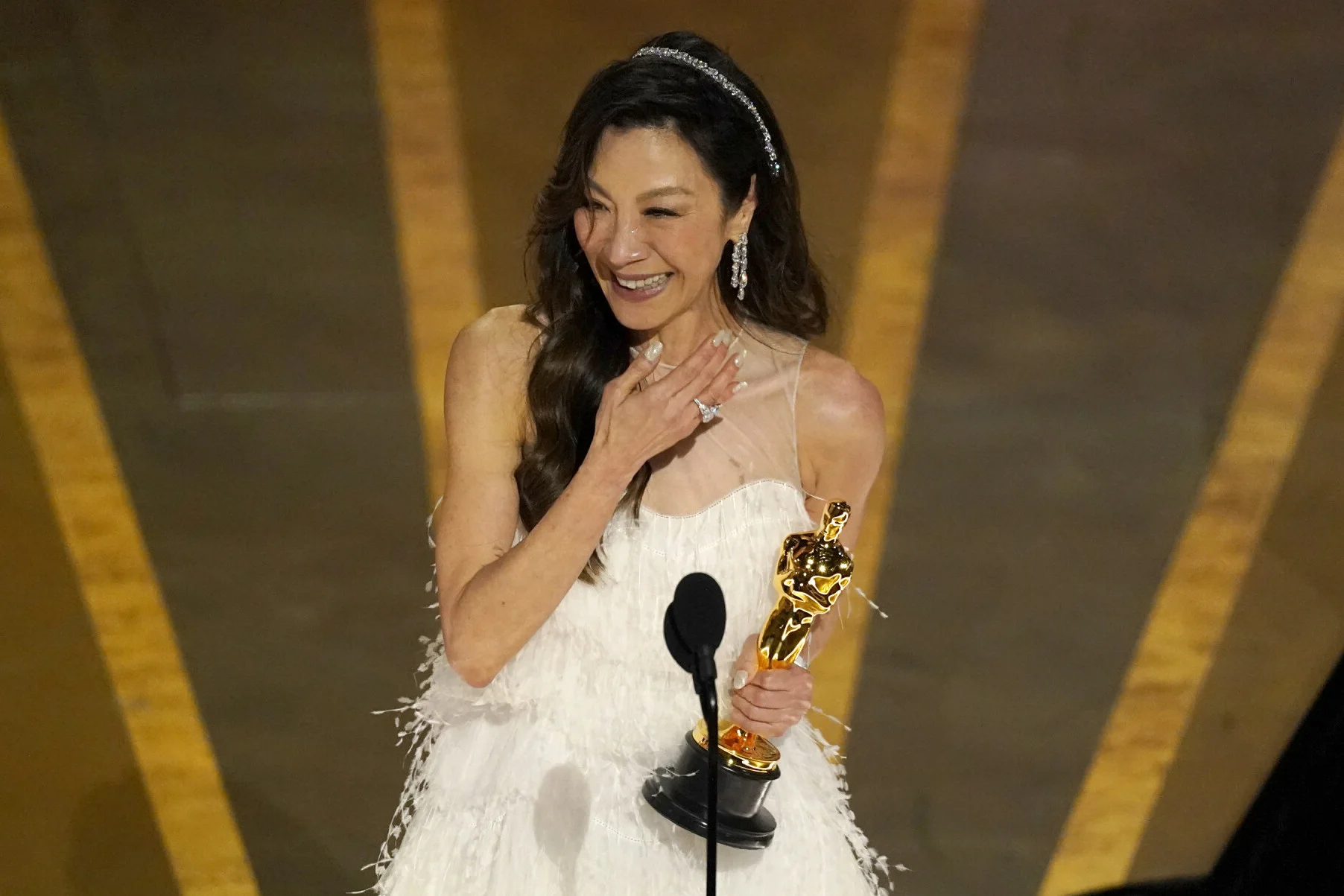 Oscary 2023: Michelle Yeoh najlepszą aktorka Michelle Yeoh z Oscarem