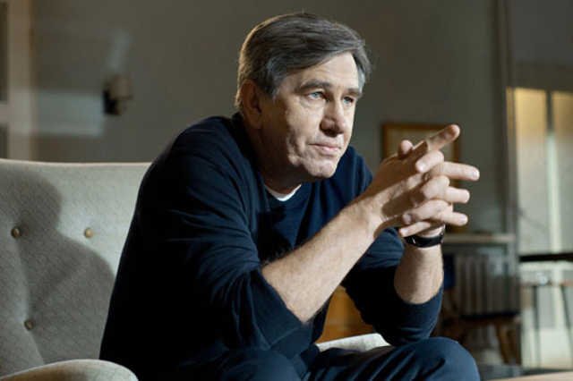 Jerzy Radziwiłowicz jako Andrzej Wolski w serialu HBO "Bez tajemnic".