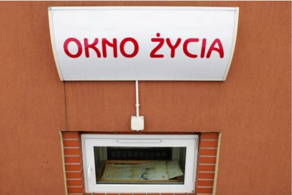 W ostatnim czasie w oknie życia w Koszalinie zostawiono dwumiesięczne dziecko.
