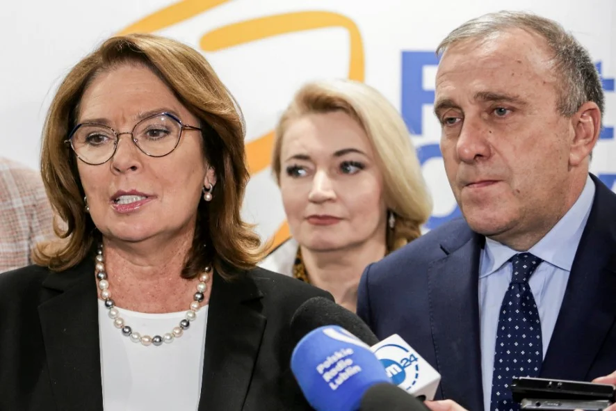 Jak twierdzi "Super Express", Grzegorz Schetyna chce, by Małgorzata Kidawa-Błońska nadal była kandydatką PO na prezydenta. Grzegorz Schetyna ma plan na ponowne przejęcie partii? Podobno zależy mu na klęsce Małgorzaty Kidawy-Błońskiej.