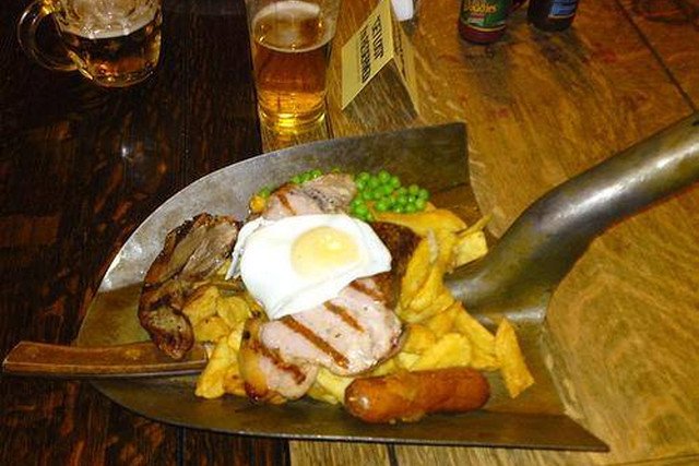 Oddajcie nam zwykłe talerze! #WeWantPlates, czyli bunt klientów przeciwko temu, jak serwuje się jedzenie.