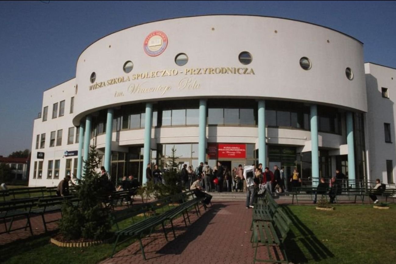 Budynek  Akademii Nauk Stosowanych Wincentego Pola w Lublinie (do niedawna Wyższa Szkoła Społeczno-Przyrodnicza).
