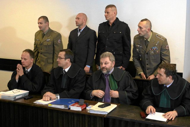 Oskarżeni, którzy nie przyznali się do winy, wyrazili zgodę na publikację swoich nazwisk i wizerunków