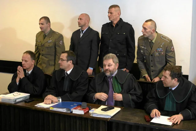 Oskarżeni, którzy nie przyznali się do winy, wyrazili zgodę na publikację swoich nazwisk i wizerunków