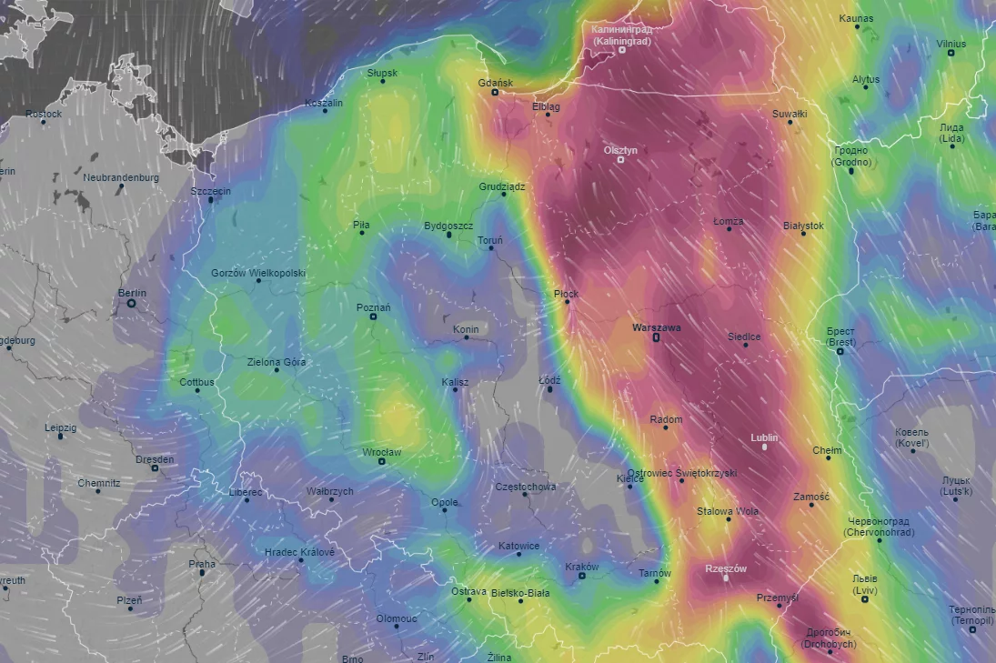 RCB wydało ostrzeżenia dla 13 regionów Polski w związku z gwałtownymi burzami.
