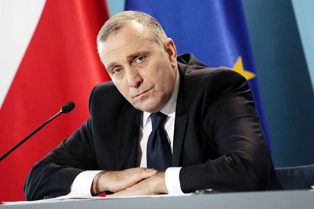 Szef PO Grzegorz Schetyna ostro krytykuje PiS za brak reakcji na "kabaret" Antoniego Macierewicza.