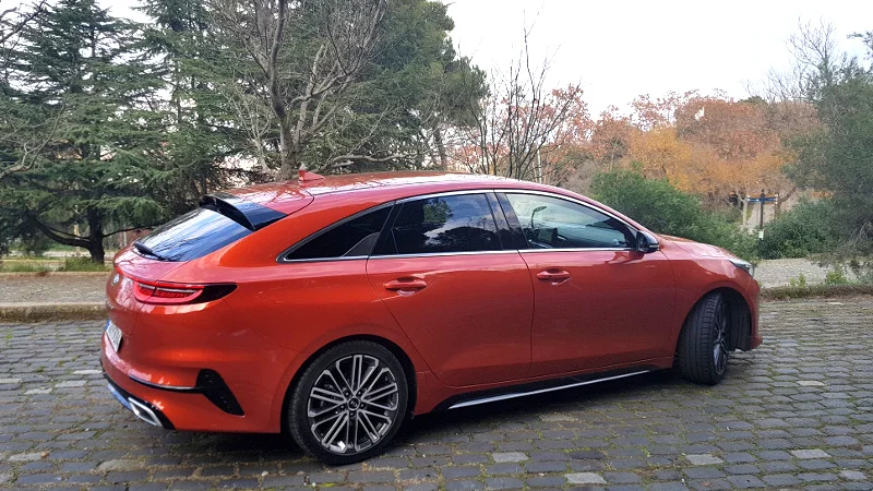 KIA Proceed GT Line w wyposażeniu standardowym ma 17-calowe felgi, jednak opcjonalnie można zamówić obręcze o średnicy 18 cali.