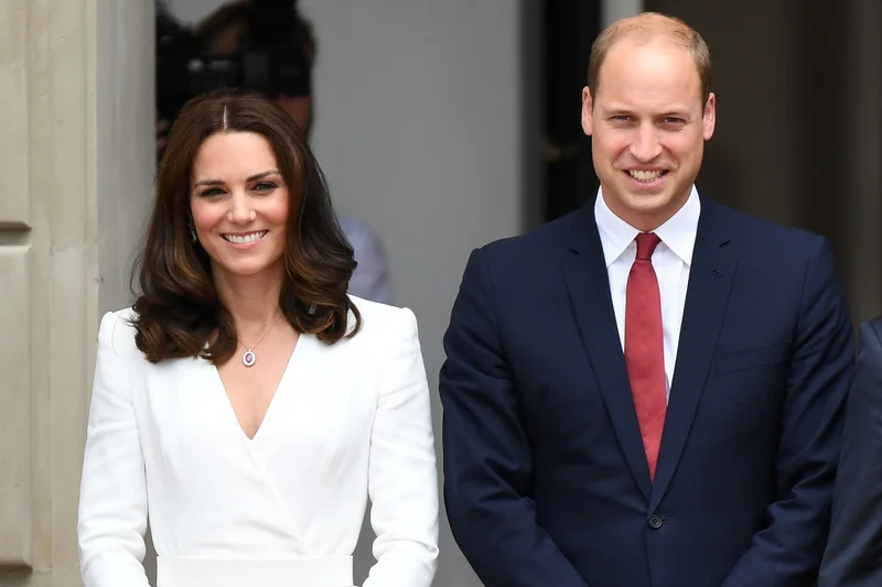 Książę William miał rzekomo zdradzić księżną Kate.