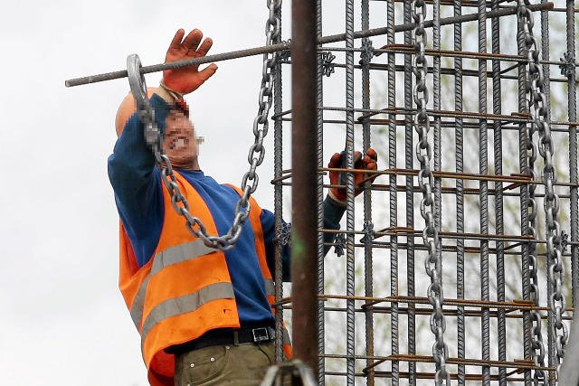Koreańscy robotnicy pracują w pocie czoła na polskich budowach
