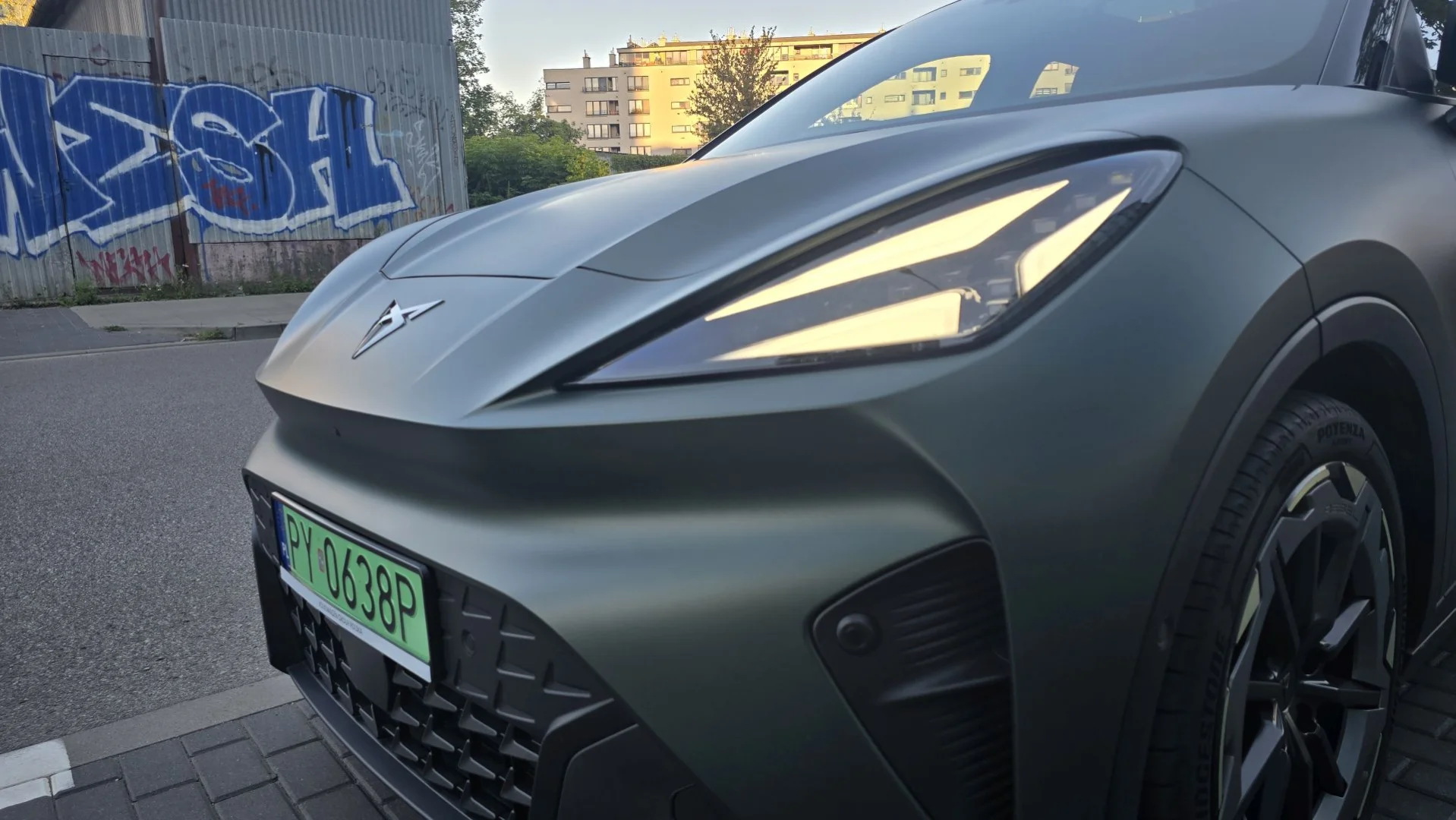 Cupra Raval to prawdziwy elektryczny gokart. Ma 226 KM i wygląda jak z gry [FILM]