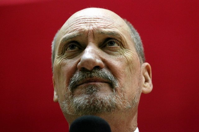 Antoni Macierewicz kazał przetłumaczyć raport z likwidacji WSI na rosyjski
